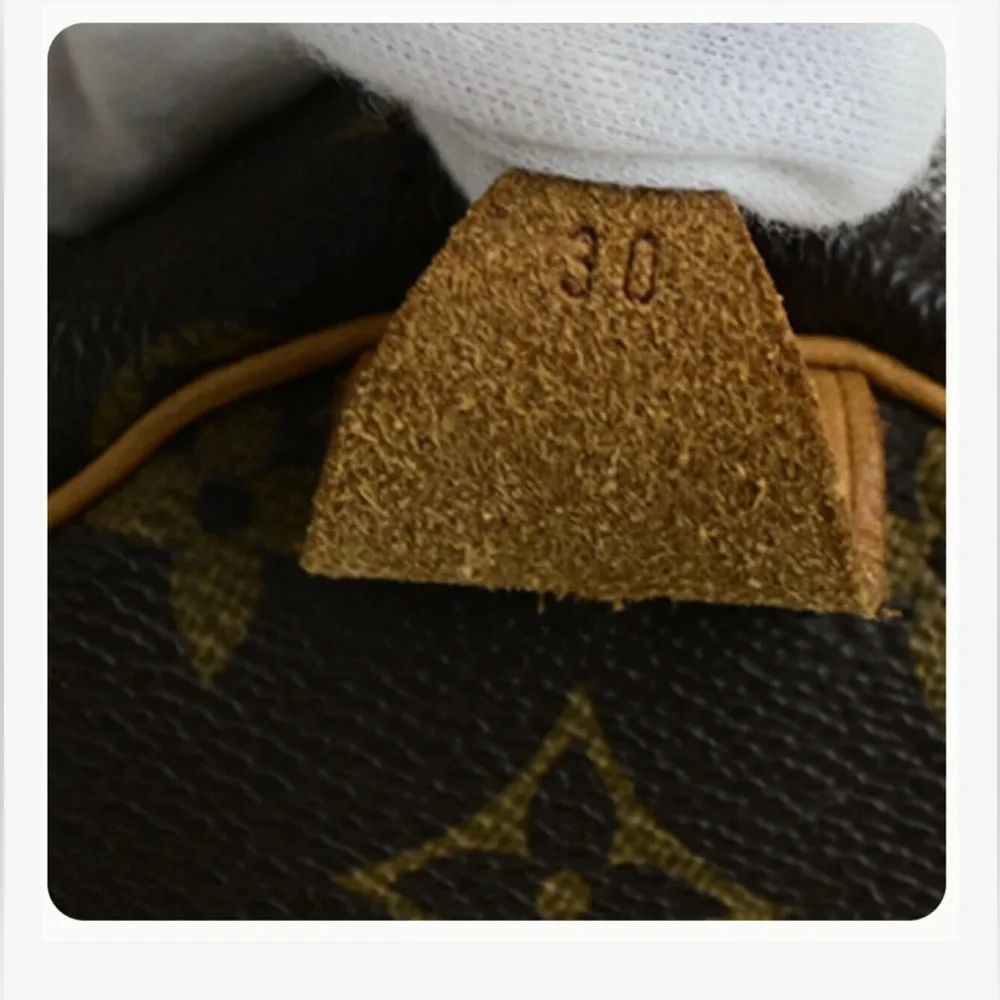 Louis Vuitton Monogram Speedy 30~. Authentic Preowned good condition - Picture 9 of 9